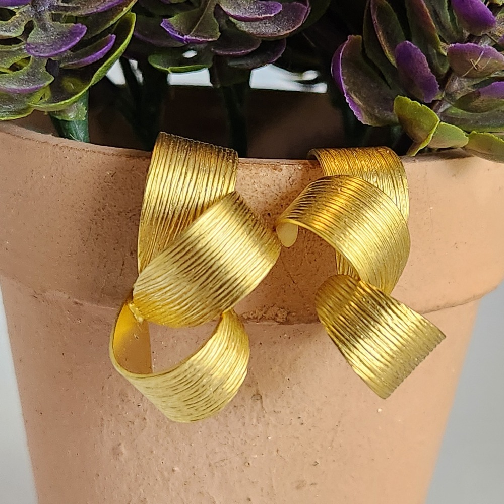 Gold Tone Sculptural Ribbon Textured Ribbed Abstract Statement Stud Earrings